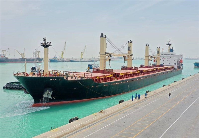 پهلوگیری کشتی 27 هزار تنی حامل گندم در اسکله بندر بوشهر