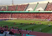 استقبال هواداران پرسپولیس از دیدار با گل‌گهر/ حمایت سرمربی تیم ملی والیبال از شاگردان گل‌محمدی