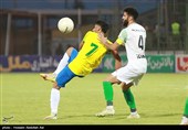 دیدار تیم های فوتبال نفت آبادان  و ذوب آهن