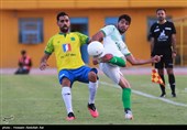 دیدار تیم های فوتبال نفت آبادان  و ذوب آهن