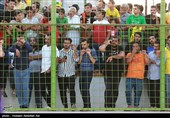 دیدار تیم های فوتبال نفت آبادان  و ذوب آهن