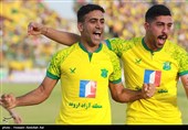 دیدار تیم های فوتبال نفت آبادان  و ذوب آهن