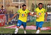 دیدار تیم های فوتبال نفت آبادان  و ذوب آهن