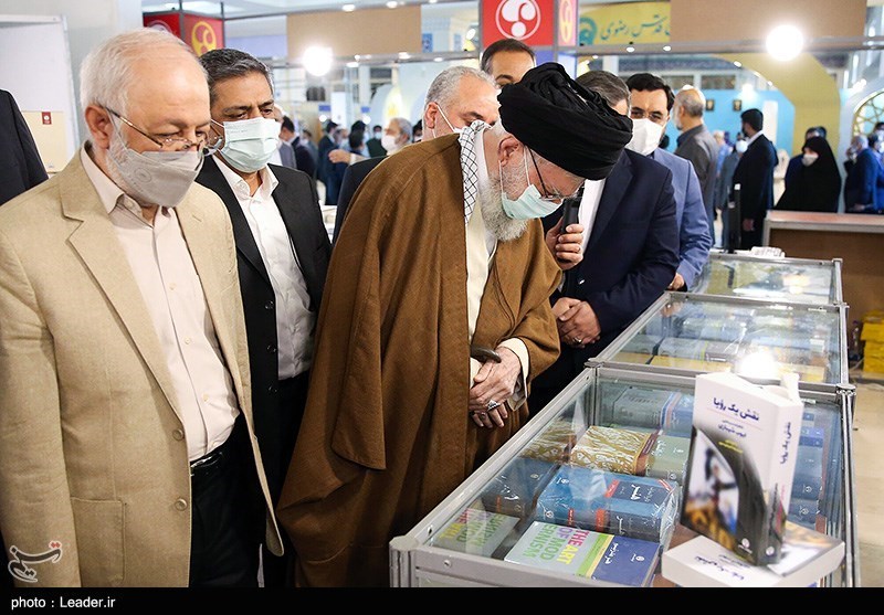 Ayatollah Khamenei Visits Int’l Book Fair in Tehran