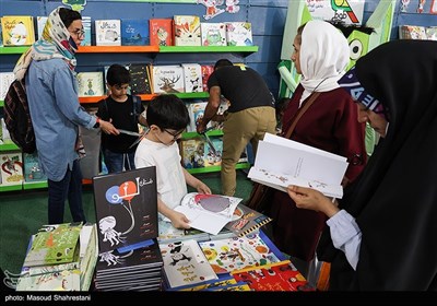  چه‌خبر از برنامه‌های نمایشگاه کتاب در ششمین روز؟ / ترجمه کتب فارسی و سینمای کودک محور اصلی 
