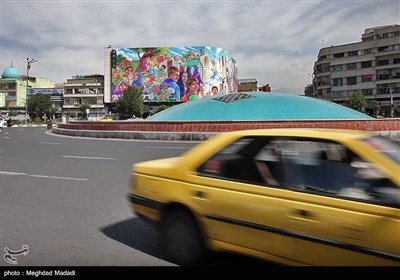 دیوارنگاره میدان انقلاب بمناسبت نمایشگاه کتاب تهران
