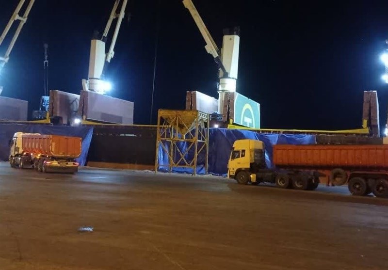 پهلوگیری 2 کشتی با 132 هزار تن گندم در بندر شهید رجایی
