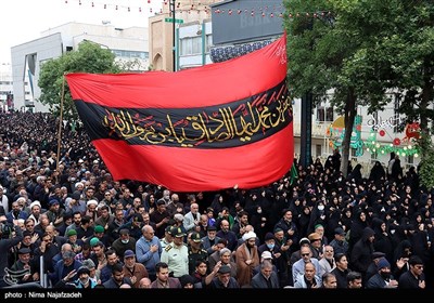 Iranian Mourners Mark Martyrdom Anniversary Of Imam Sadiq (AS)
