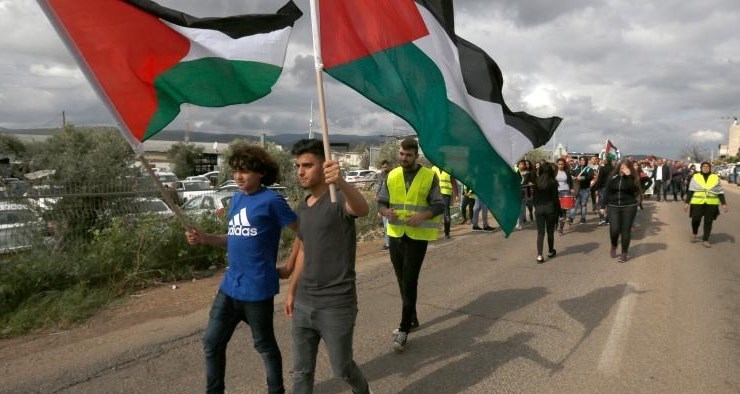 ساکنان غزه راهپیمایی پرچم برگزار می‌کنند