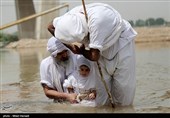 غسل تعمید کودکان مندایی در اهواز