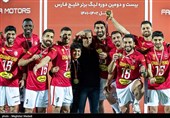 پرسپولیسیها جام قهرمانی حذفی را بالای سر بردند