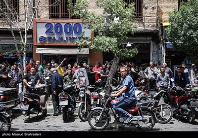 آتش سوزی انبار لوازم موتور سیکلت در میدان رازی
