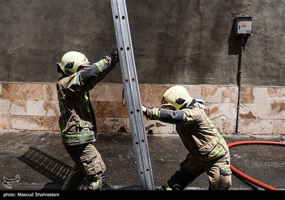 آتش سوزی انبار لوازم موتور سیکلت در میدان رازی