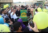ورود خادمان رضوی با پرچم متبرک آستان قدس به استان خوزستان + تصویر