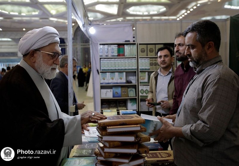 روایت بازدید 2 ساعته تولیت آستان قدس رضوی از نمایشگاه کتاب تهران