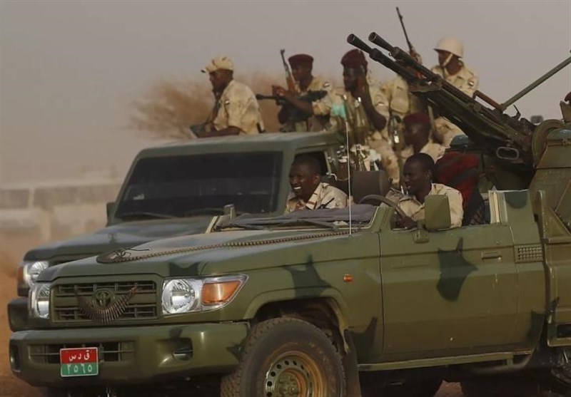 الجیش السودانی یصادر أسلحة مهربة قادمة من دولة أجنبیة بولایة البحر الأحمر