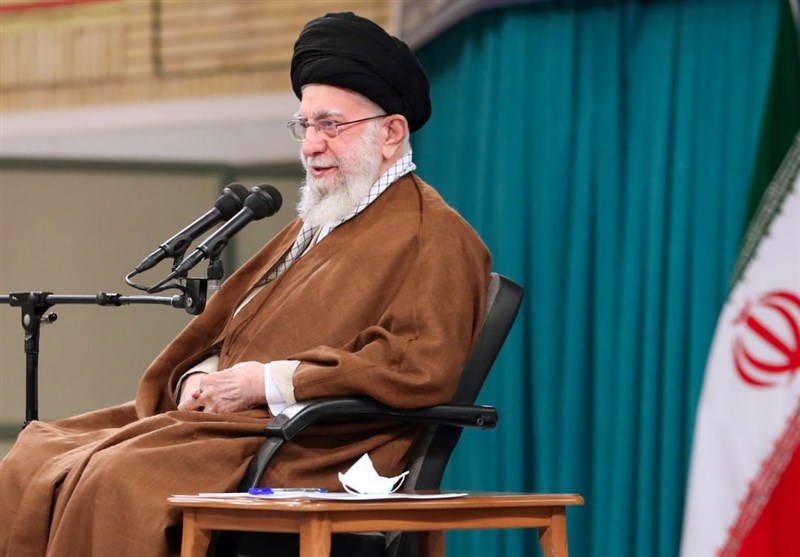 استفتاء از امام خامنه‌ای؛ حکم باقی ماندن وکالت در صورت بطلان صیغه طلاق