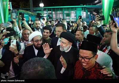 حضور رئیس جمهور در مرکز اسلامی جاکارتا