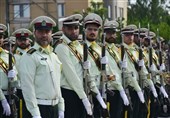  صبحگاه مشترک نیروهای نظامی و انتظامی استان مرکزی