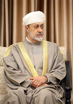 قائد الثورة الإسلامية يستقبل سلطان عمان