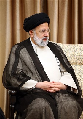 قائد الثورة الإسلامية يستقبل سلطان عمان