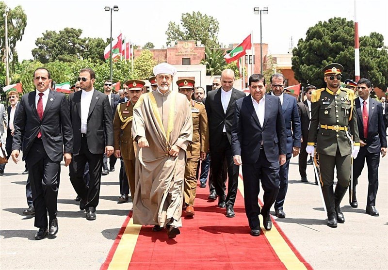 سلطان عمان با بدرقه مخبر تهران را ترک کرد