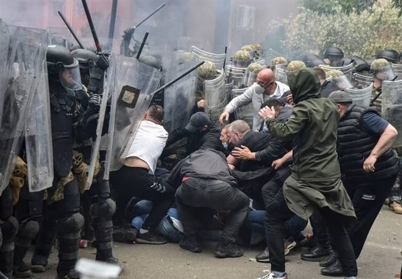 Chaos Grips Streets of Northern Kosovo as Ethnic Serbs Clash with NATO-Led Forces (+Video)