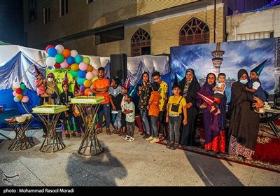 جشن تولد ایتام با حضور خادمین حرم حضرت رضا (ع) - بندرعباس