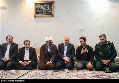 حضور رئیس مجلس در منزل شهید مرزبان محمدمهدی محمدی