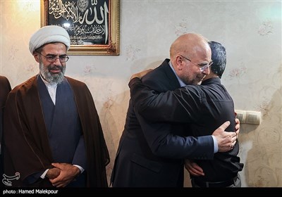 حضور رئیس مجلس در منزل شهید مرزبان محمدمهدی محمدی