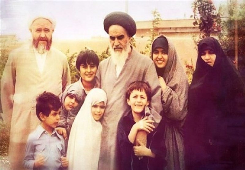  اهمیت رسیدگی به خانواده و توجه در انتخاب دوستان در بیان امام خمینی(ره) 