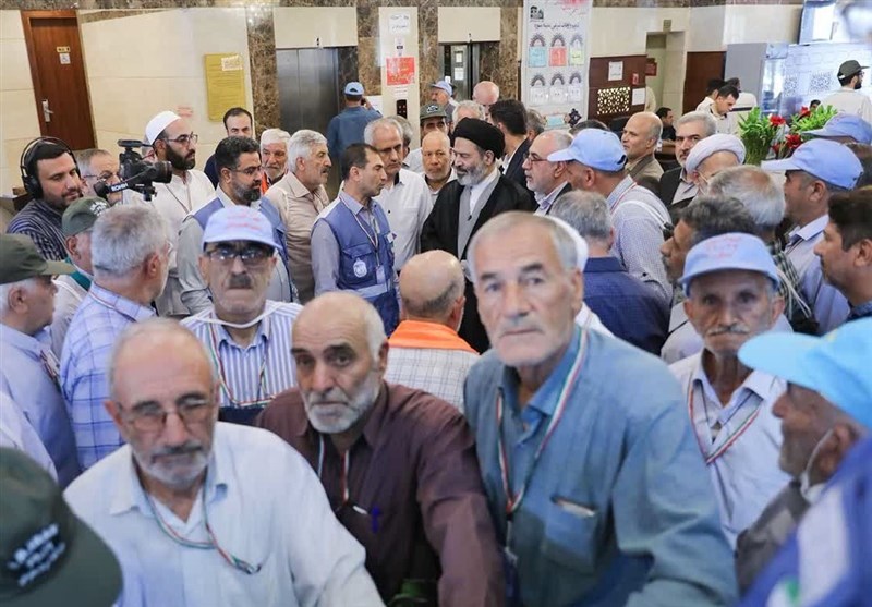 تداوم حضورمسئولان حج و زیارت در جمع زائران ایرانی؛ بازدید از هتل «حیاه الذهبی» مدینه