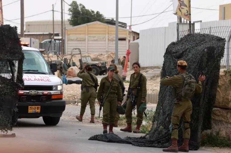 10 Palestinians Wounded in Israeli Raid in Ramallah