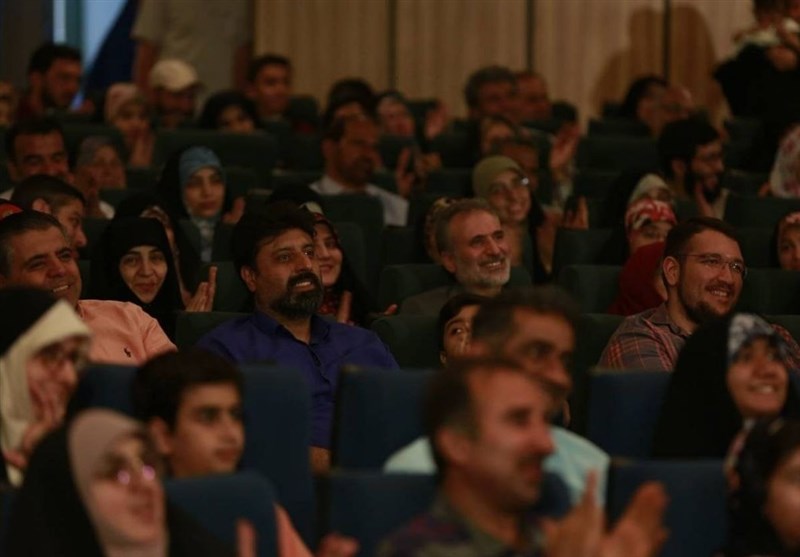 بیست و هفتمین شب طنز انقلاب اسلامی «نطنز» برگزار شد + تصویر