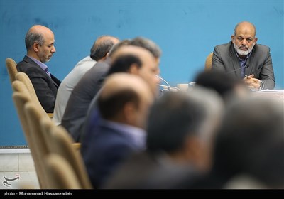 احمد وحیدی وزیر کشور و علی اکبر محرابیان وزیر نیرو در جلسه شورای عالی مسکن