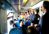 ‌استاندار تهران با قطار راهی پیشوا شد/ ‌انتقادات مسافران ‌از وضعیت قطار &quot;تهران ـ پیشوا&quot; + فیلم