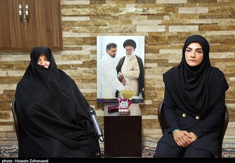 اهدای مدال بانوی مدال‌آور کشتی آلیش به شهید طهرانی مقدم+تصاویر