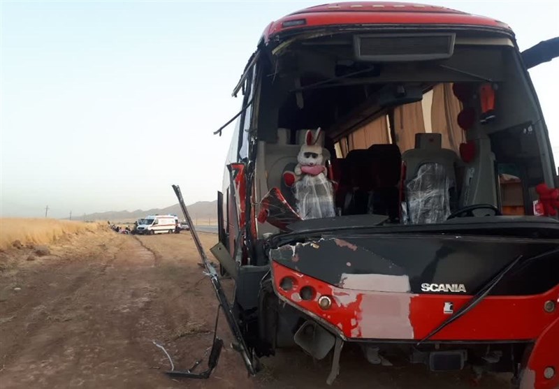 تصادف در محور اسلام‌آبادغرب به حمیل با 16 مصدوم