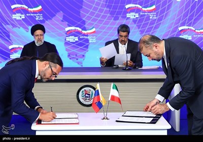 امضا 19 سند همکاری مقامات عالی‌رتبه ایران و ونزوئلا در حضور روسای جمهور دو کشور
