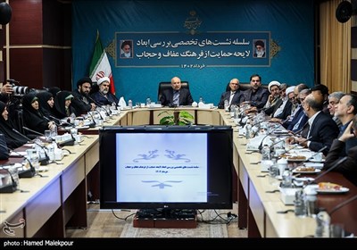 نشست‌های بررسی لایحه عفاف و حجاب با حضور رئیس مجلس در مشهد مقدس