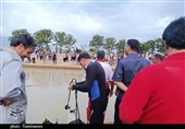 تلاش 4 ساعته برای خارج کردن جسد جوان غرق شده در استخر + تصاویر