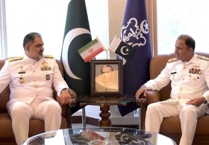 دریادار ایرانی با فرماندهان دریایی و هوایی ارتش پاکستان دیدار کرد