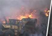 آتش‌سوزی در کارخانه بازیافت کرمانشاه/ عملیات اطفا حریق ادامه دارد + فیلم