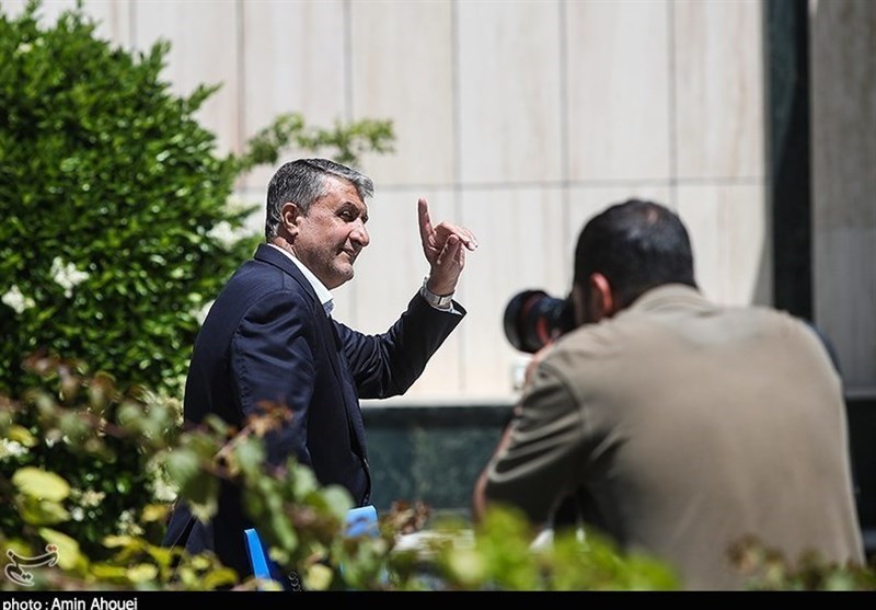 Nuclear Chief Shrugs Off Report on Iran’s Uranium Enrichment