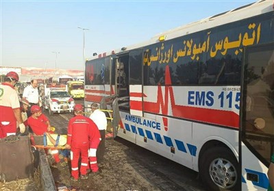  واژگونی یک دستگاه اتوبوس در جاده تهران - قم / ۲ کشته و ۲۲ مصدوم 