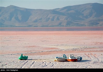 ‫قرمز شدن دریاچه مهارلو - فارس‬