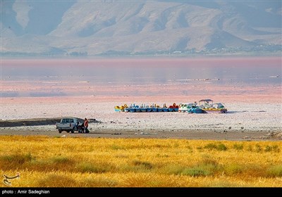 ‫قرمز شدن دریاچه مهارلو - فارس‬