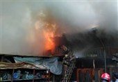 آتش‌سوزی گسترده در بازارچه امین نقده/ خسارت به 110 باب مغازه + فیلم