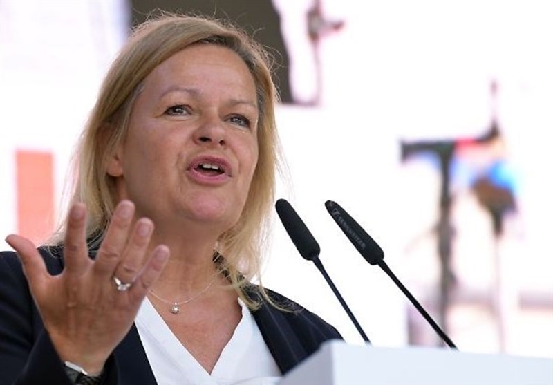 حمایت وزیر کشور آلمان از طرح تسریع روند اخراج پناهجویان باوجود انتقادها