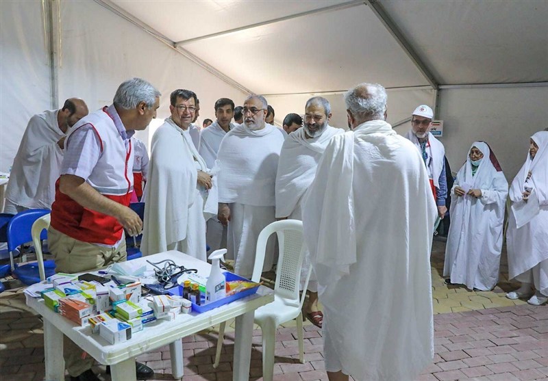 بازدید سرپرست حجاج ایرانی از بیمارستان صحرایی سرزمین عرفات